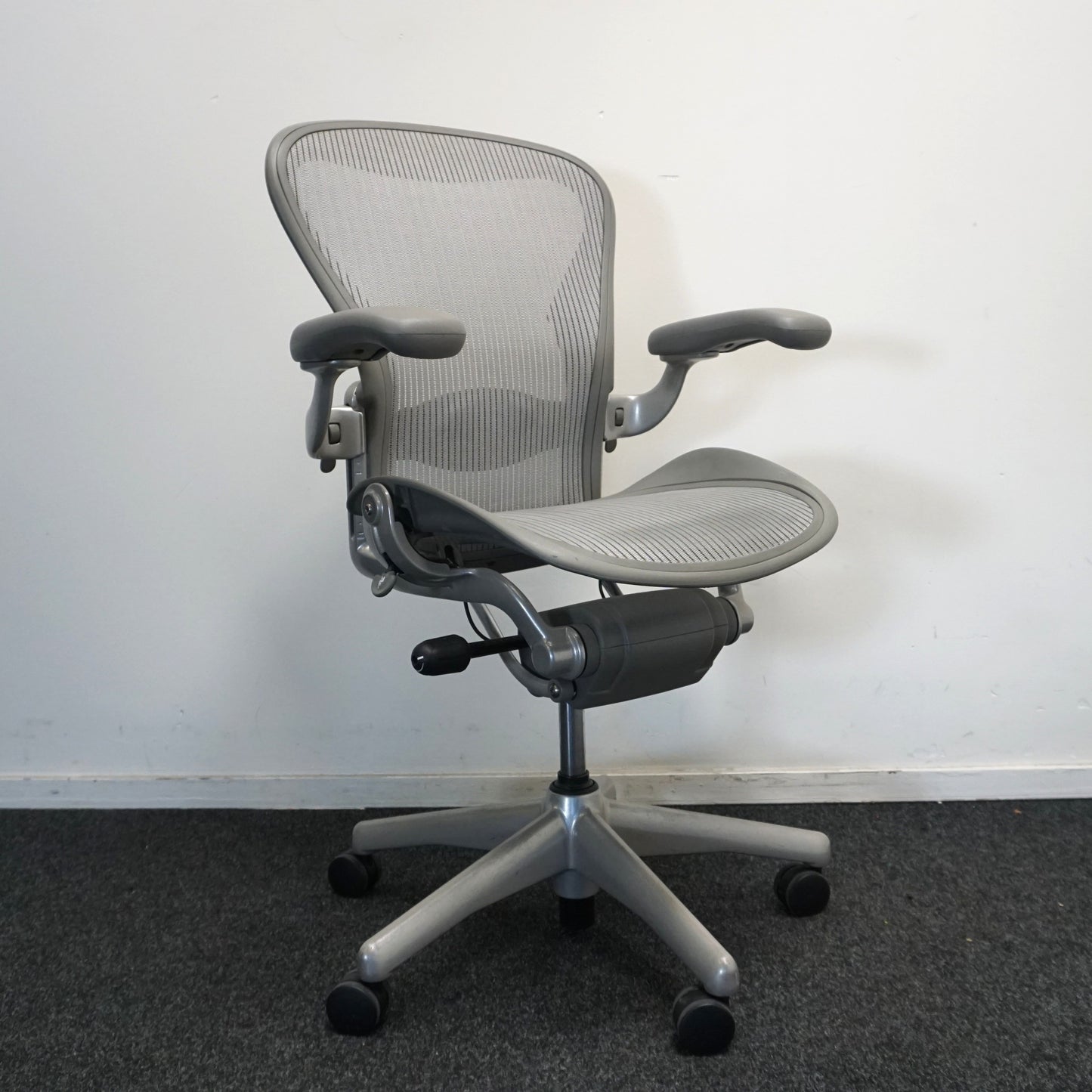 Herman Miller Aeron type B Bureaustoel | Ergonomisch | Titanium
