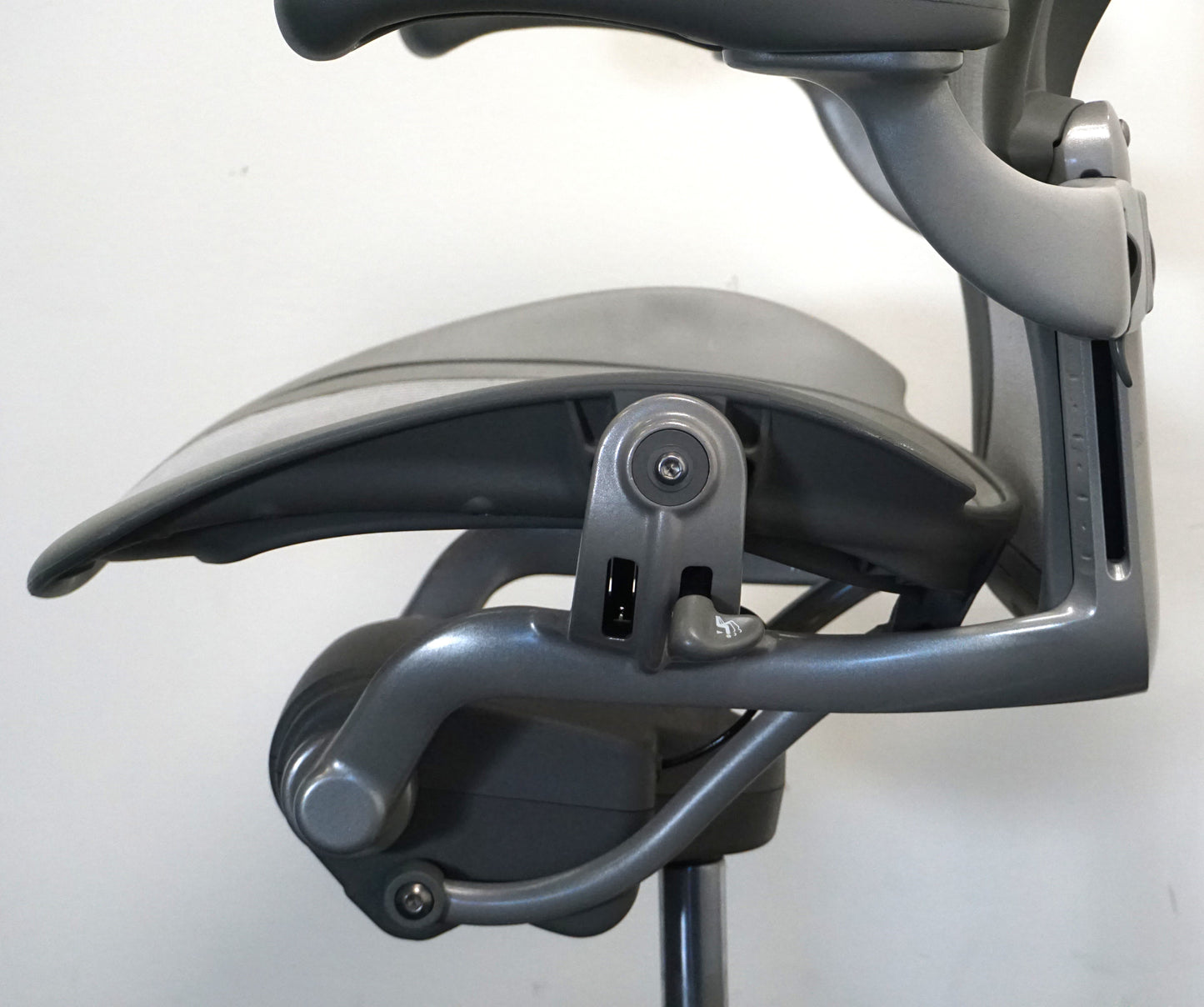 Herman Miller Aeron type B Bureaustoel | Ergonomisch | Titanium