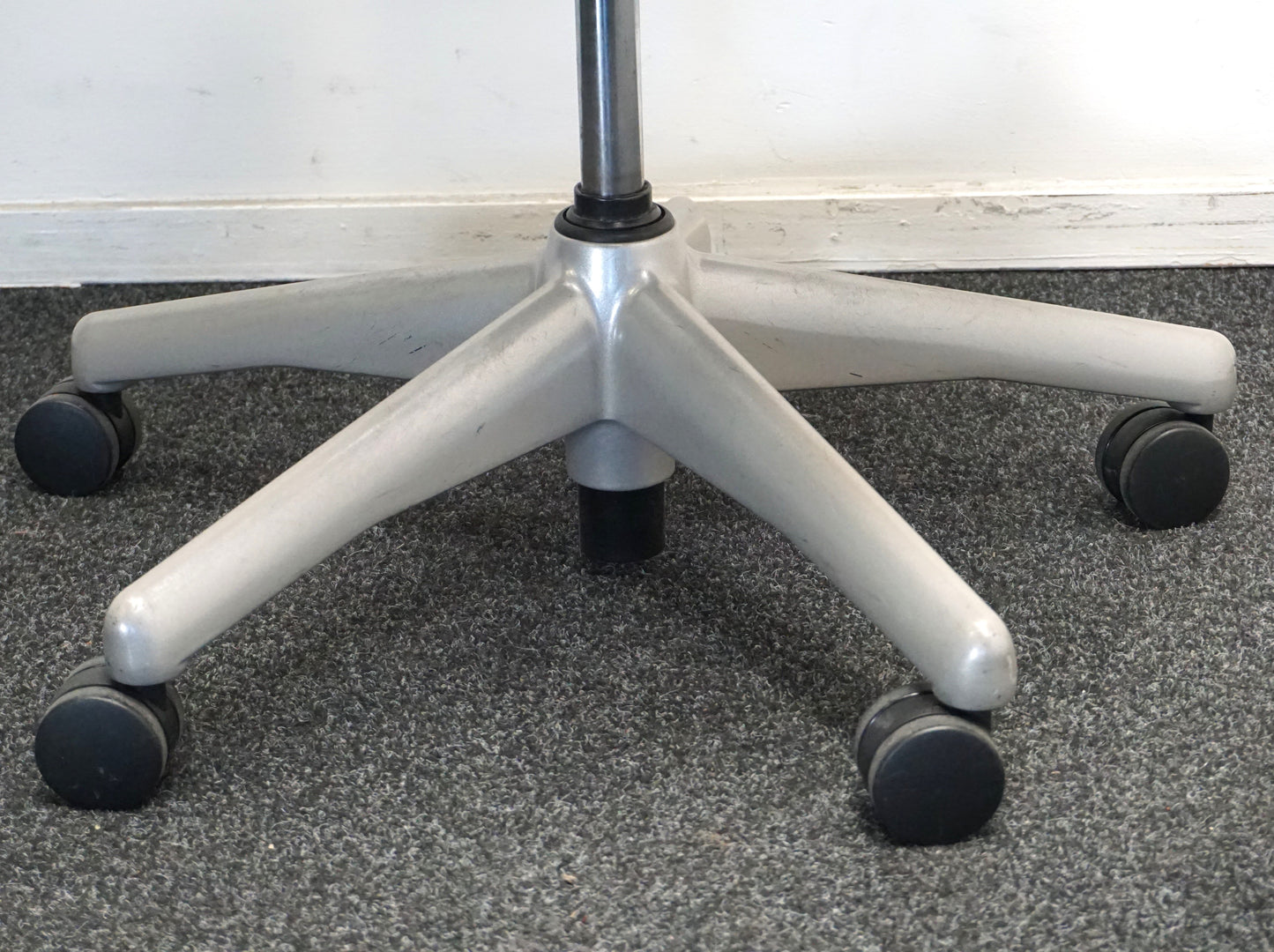 Herman Miller Aeron type B Bureaustoel | Ergonomisch | Titanium