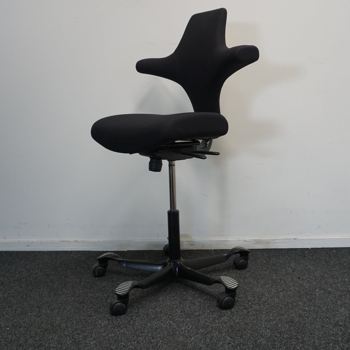 HAG Capisco 8126 Bureaustoel | Zadelzit | Zwart/Zwart | 53 - 72 cm