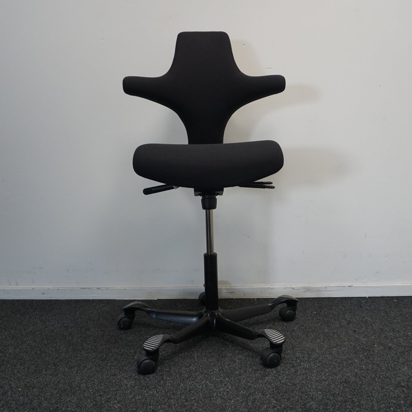 HAG Capisco 8126 Bureaustoel | Zadelzit | Zwart/Zwart | 53 - 72 cm