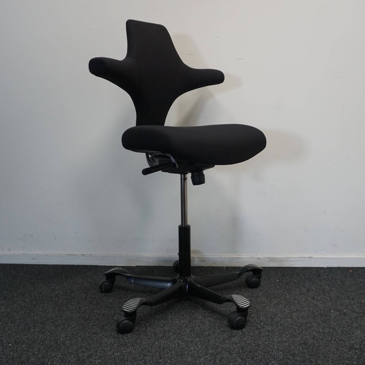 HAG Capisco 8126 Bureaustoel | Zadelzit | Zwart/Zwart | 53 - 72 cm