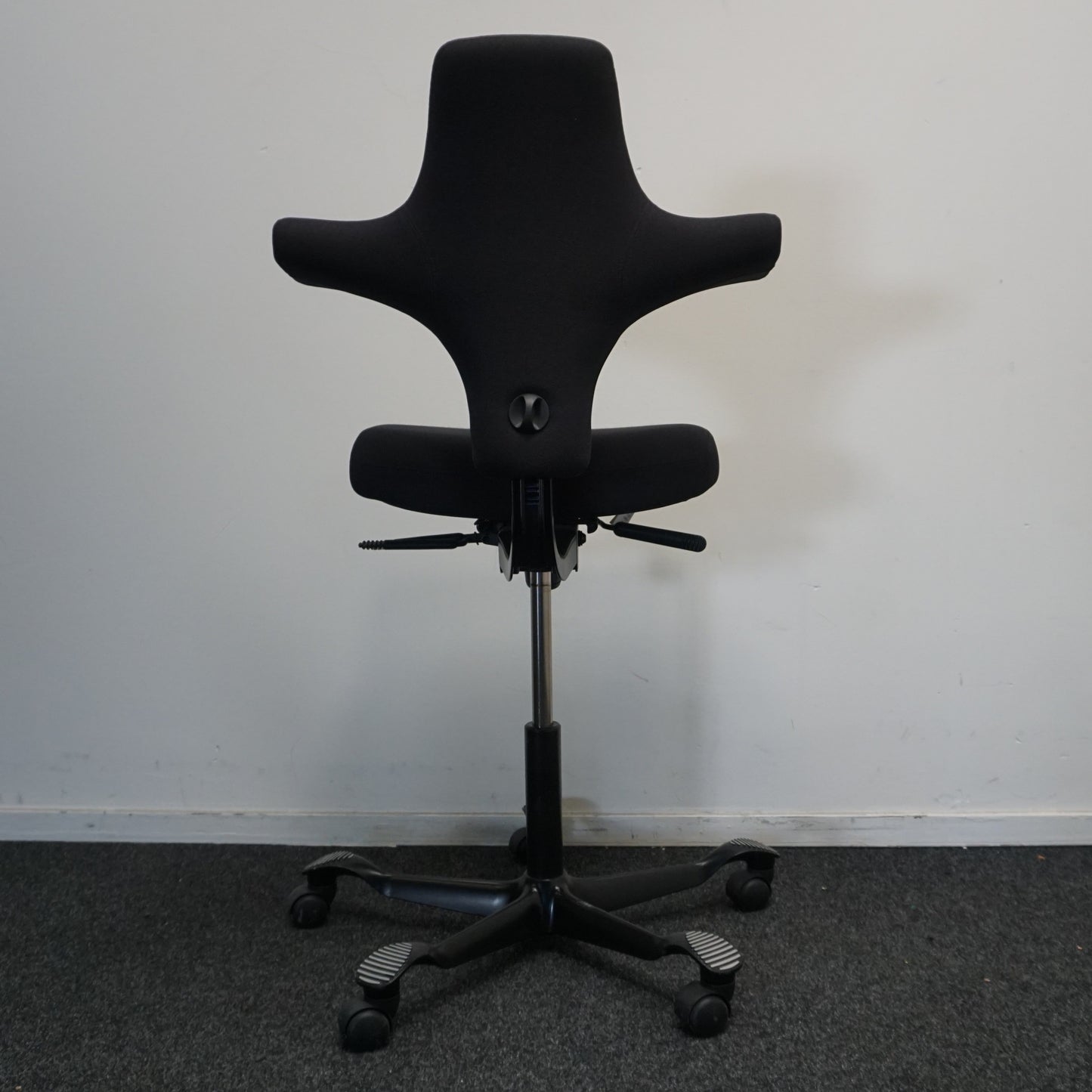 HAG Capisco 8126 Bureaustoel | Zadelzit | Zwart/Zwart | 53 - 72 cm