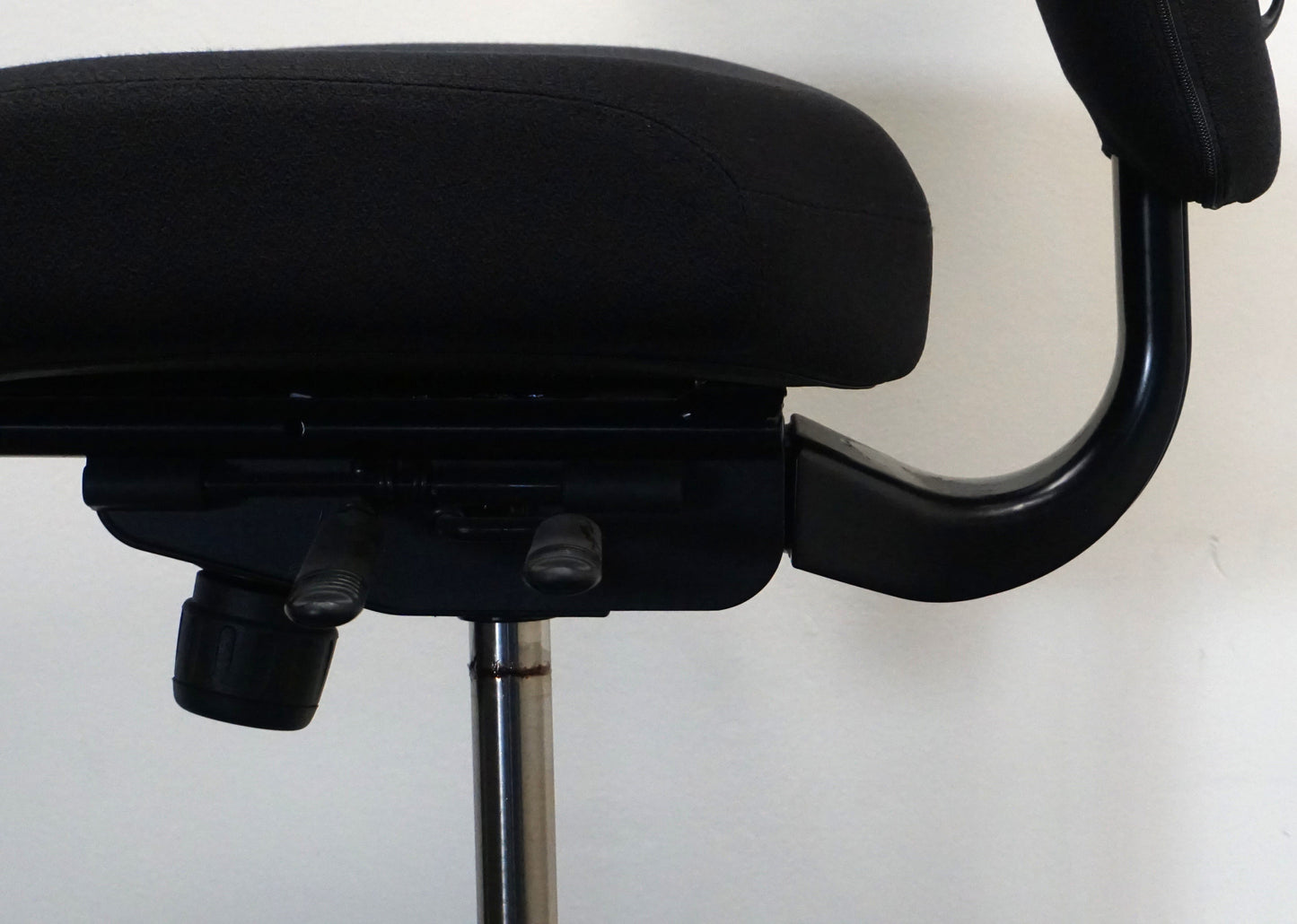 HAG Capisco 8126 Bureaustoel | Zadelzit | Zwart/Zwart | 53 - 72 cm