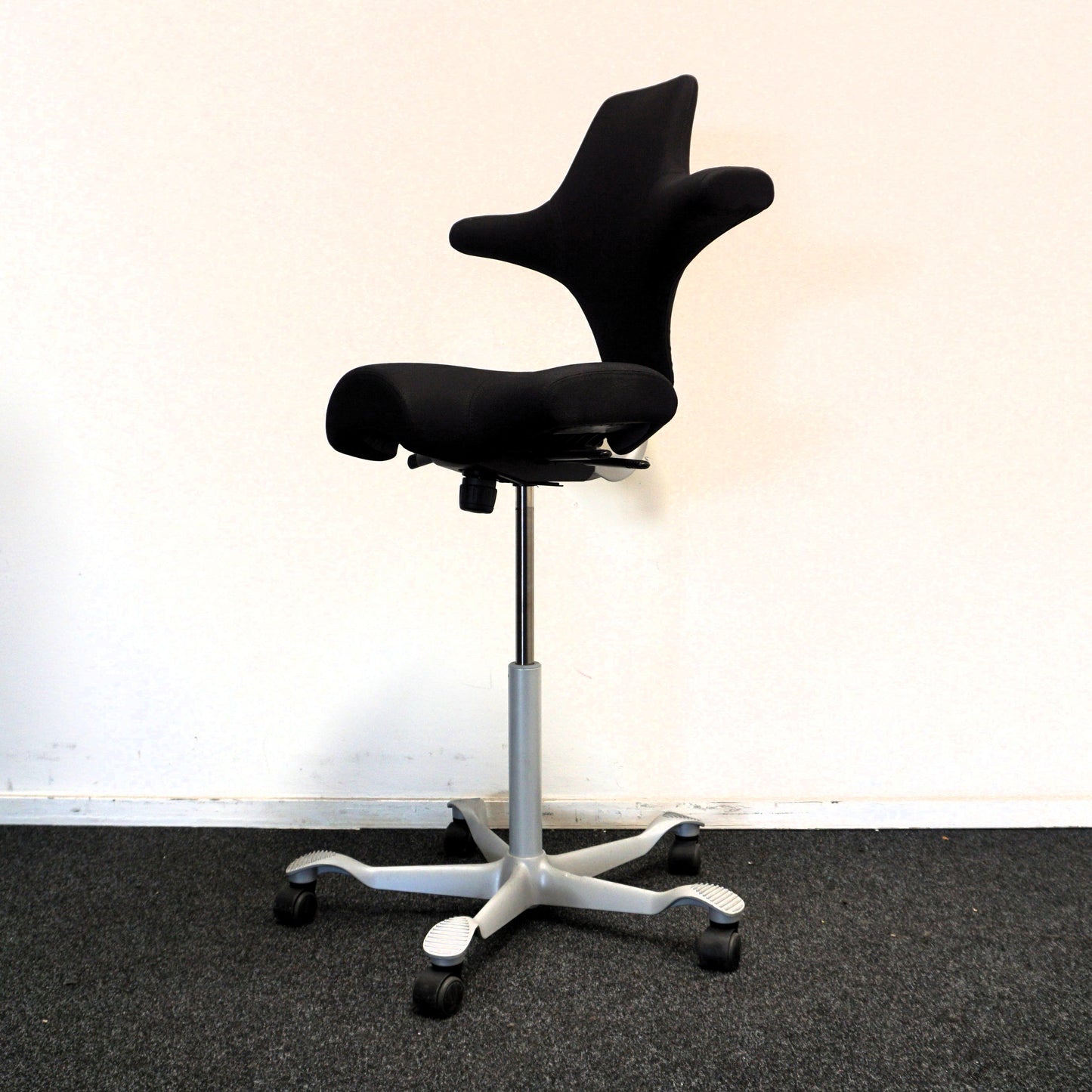 HAG Capisco 8106 Bureaustoel | Zadelzit | Zwart / Grijs | 60 - 85 cm