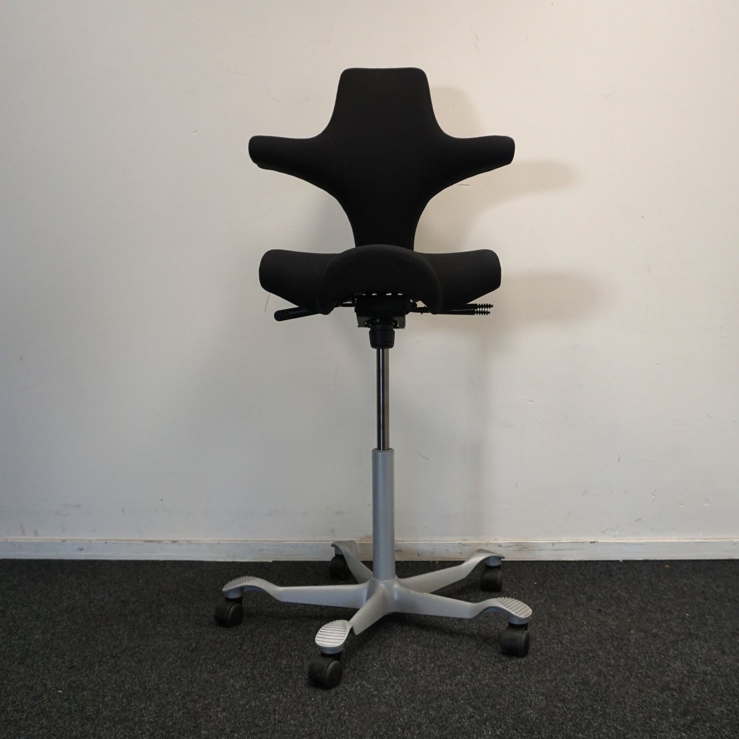 HAG Capisco 8106 Bureaustoel | Zadelzit | Zwart / Grijs | 60 - 85 cm
