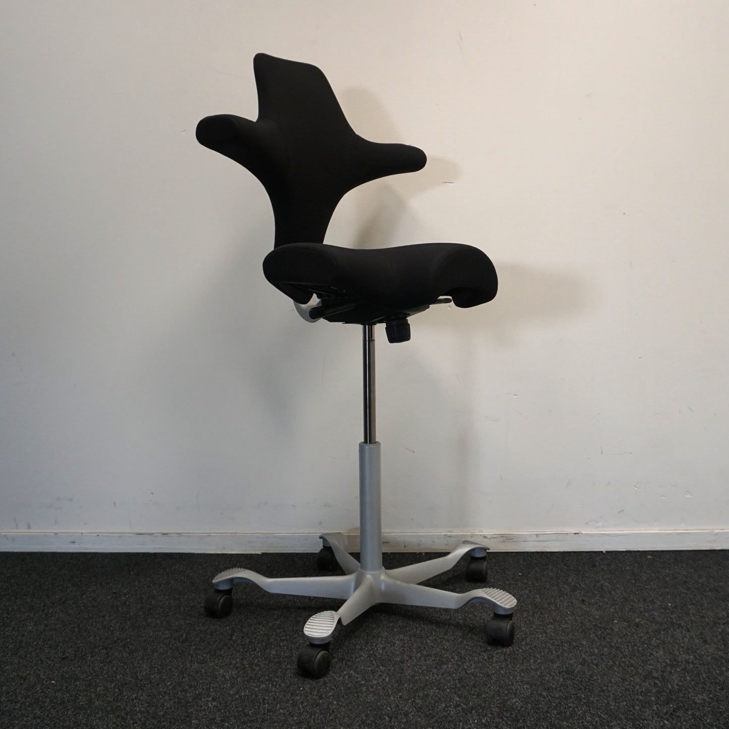 HAG Capisco 8106 Bureaustoel | Zadelzit | Zwart / Grijs | 60 - 85 cm