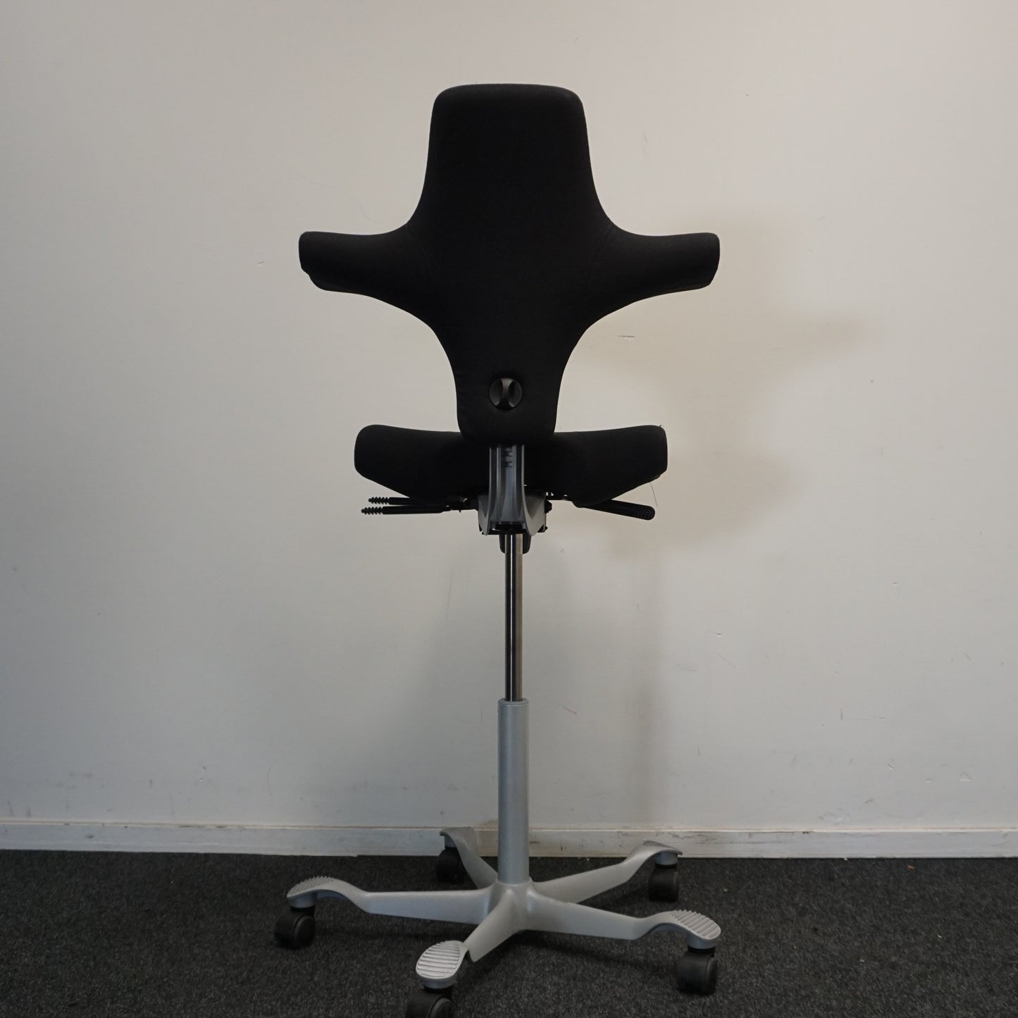 HAG Capisco 8106 Bureaustoel | Zadelzit | Zwart / Grijs | 60 - 85 cm