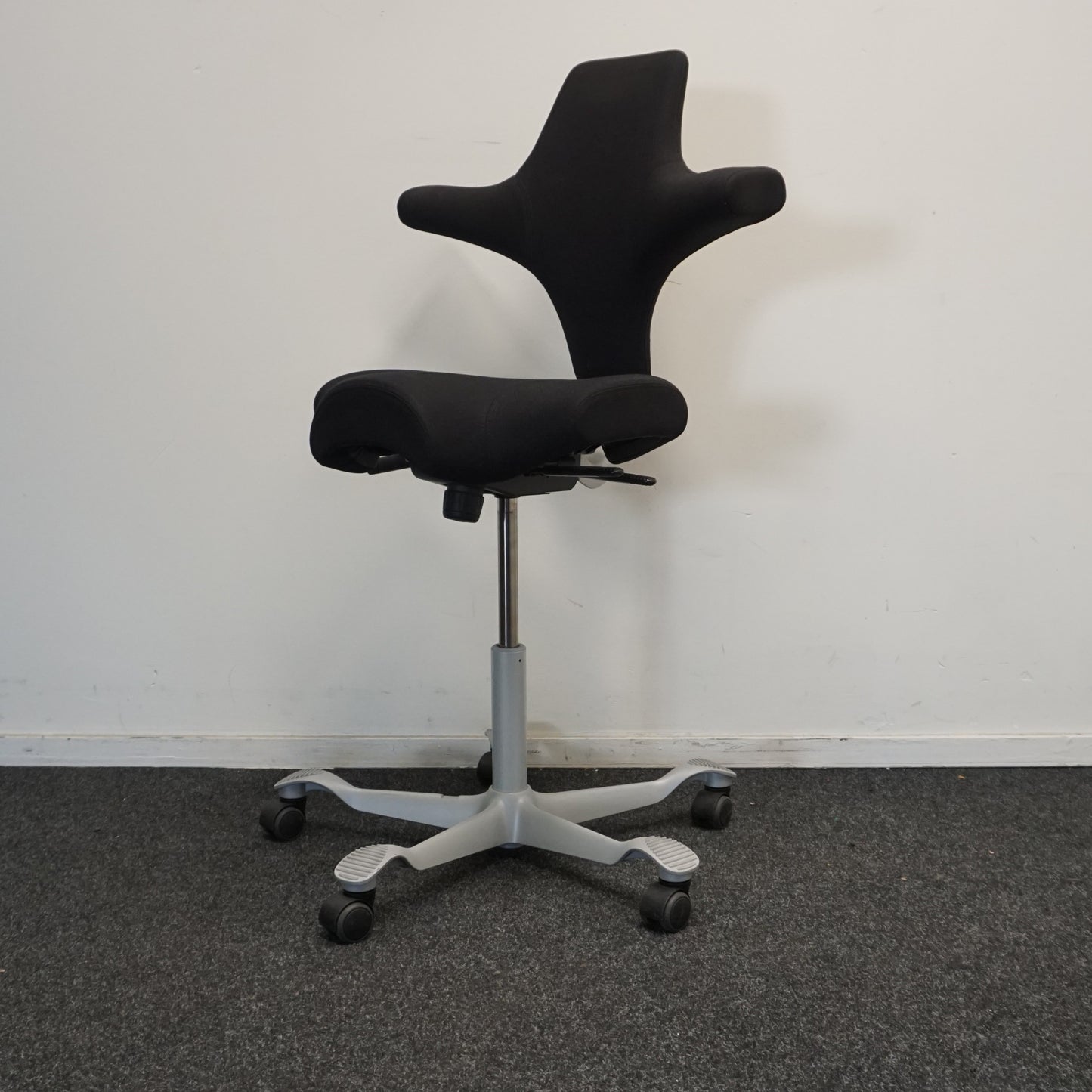 HAG Capisco 8106 Bureaustoel | Zadelzit | Zwart / Grijs | 50 - 70 cm