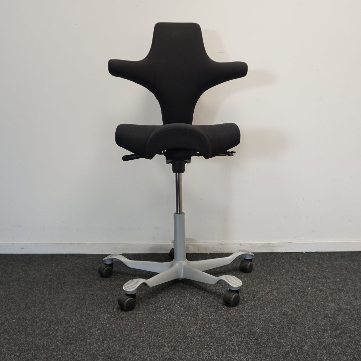 HAG Capisco 8106 Bureaustoel | Zadelzit | Zwart / Grijs | 50 - 70 cm