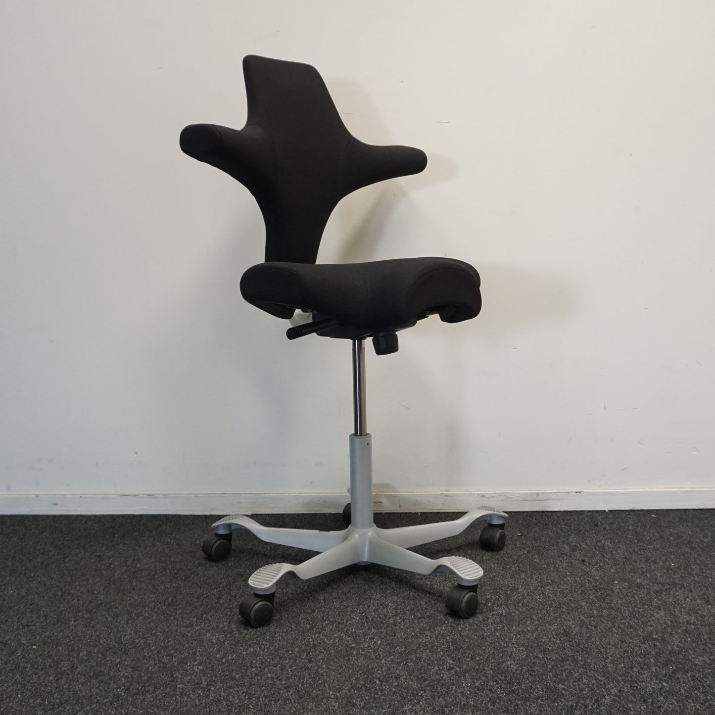 HAG Capisco 8106 Bureaustoel | Zadelzit | Zwart / Grijs | 50 - 70 cm