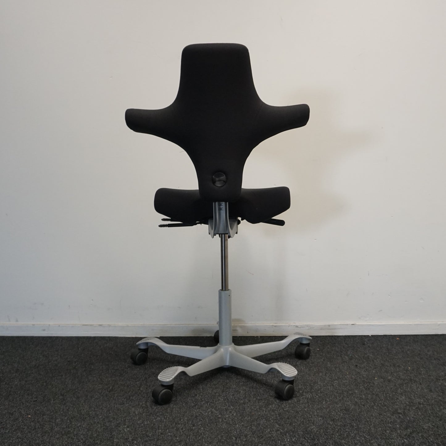 HAG Capisco 8106 Bureaustoel | Zadelzit | Zwart / Grijs | 50 - 70 cm