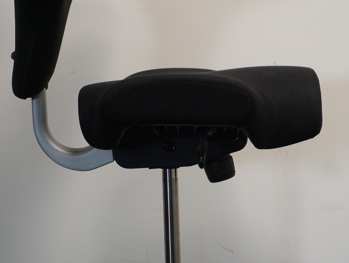 HAG Capisco 8106 Bureaustoel | Zadelzit | Zwart / Grijs | 50 - 70 cm