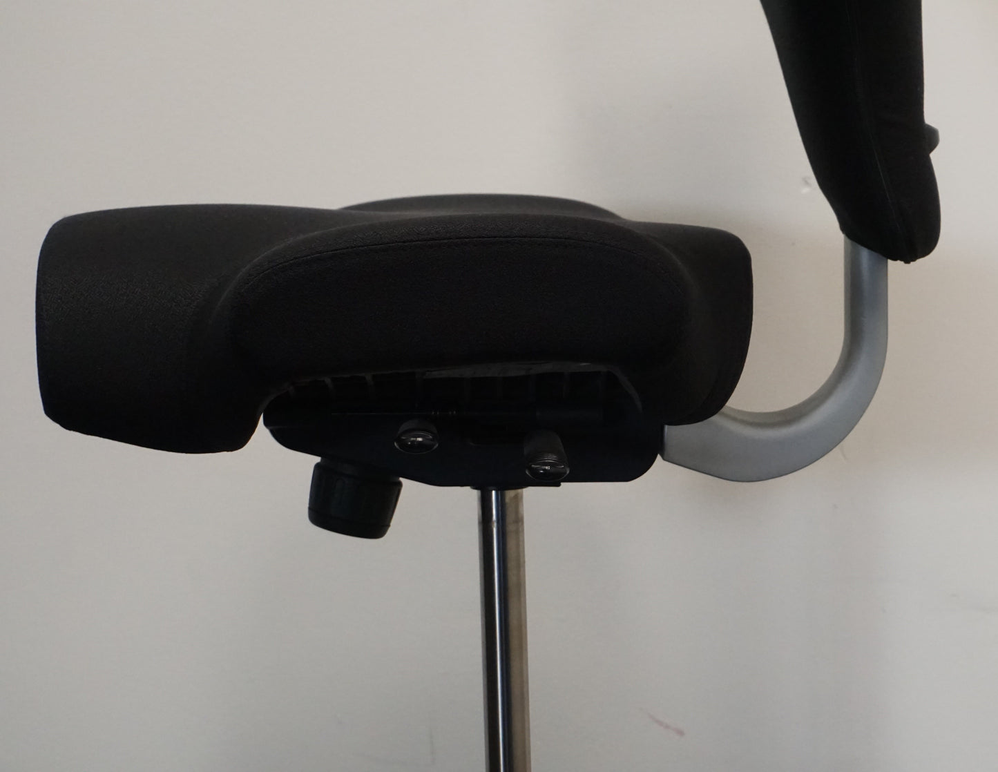 HAG Capisco 8106 Bureaustoel | Zadelzit | Zwart / Grijs | 50 - 70 cm