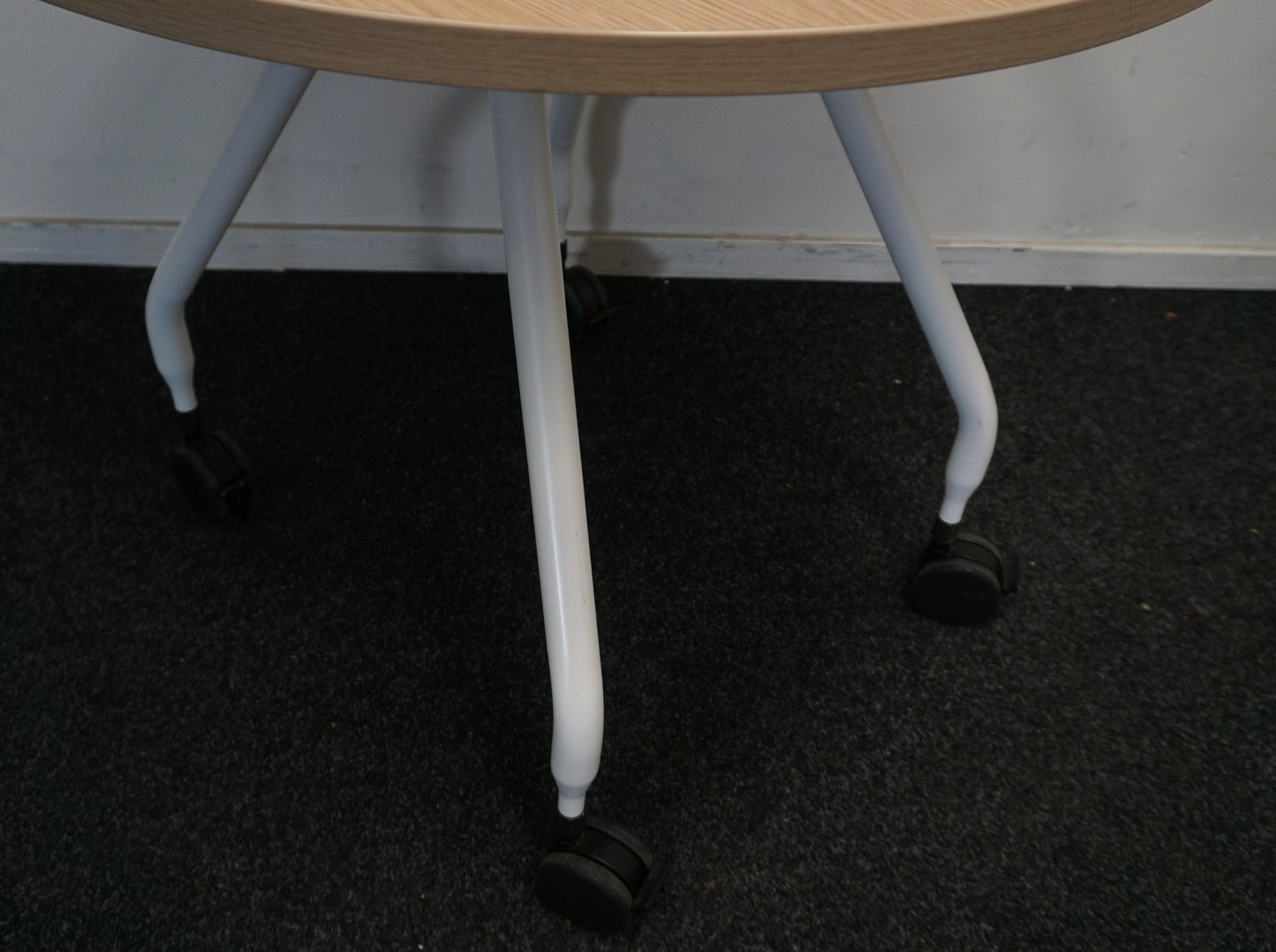 Vitra Vergadertafel | Eettafel | Rond | Licht eiken / Wit | 80 cm | Verrijdbaar