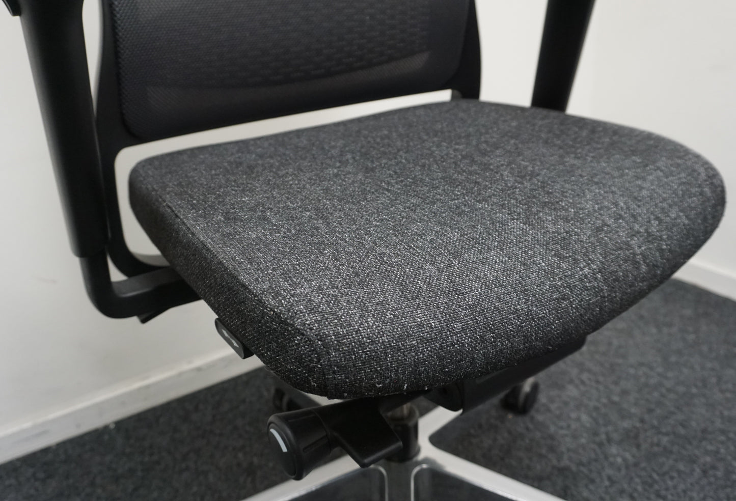 Gispen Zinn Bureaustoel | Ergonomisch | Donkergrijs / Chroom