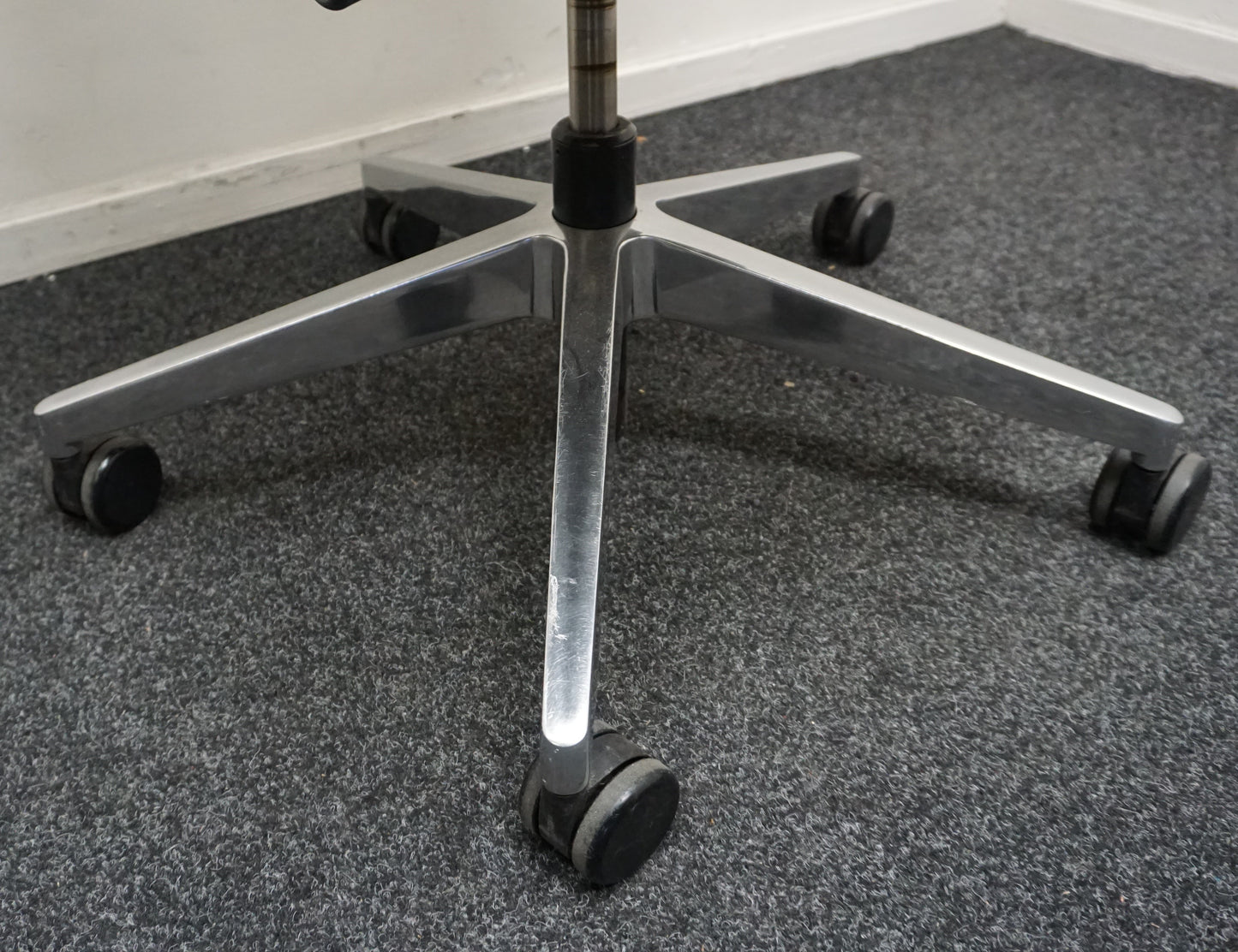 Gispen Zinn Bureaustoel | Ergonomisch | Donkergrijs / Chroom