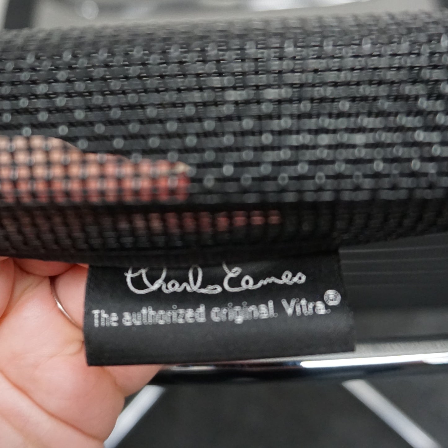 Vitra Eames EA 108 Design Vergaderstoel | Netweave | Zwart