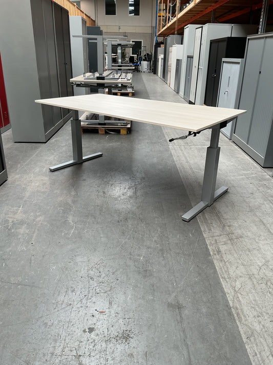 Gispen TM Slingerbureau | 180x90 cm | Hoogte 62-84 cm | Licht Eiken