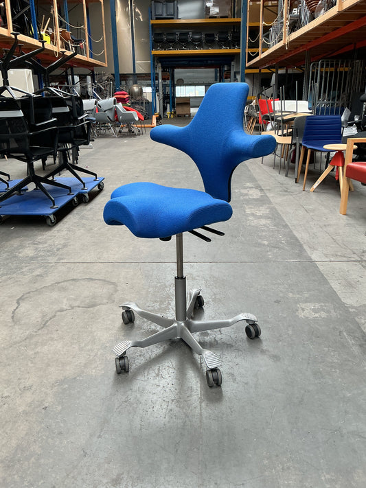 HAG Capisco 8106 Bureaustoel | Zithoogte 52-70 cm | Blauw