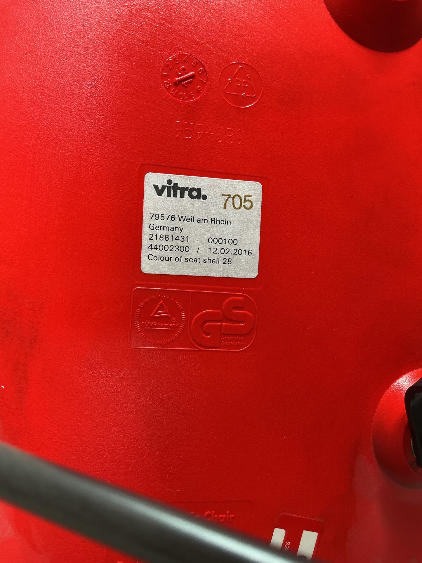 Vitra Eames Plastic Chair DSW | Eetkamerstoel | Rood | Essenhout