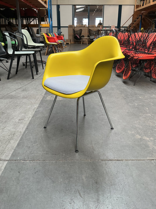 Vitra Eames DAX Design Stoel | Geel | Grijze Zitting