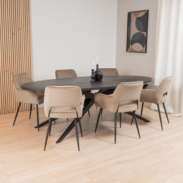 Nieuwe eetkamertafels