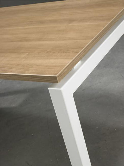 Bureau Q-Bic | Hoogte Verstelbaar | 62 - 85 cm |  Leverbaar in Diverse Kleuren en Afmetingen
