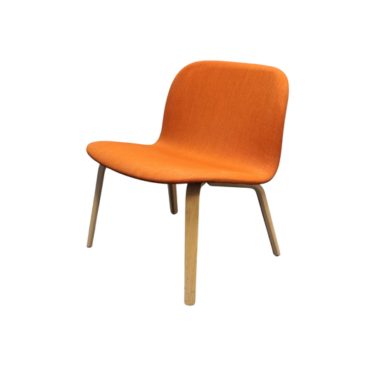 Muuto Visu Design Fauteuil | Lounge stoelen | Gestoffeerd | Oranje