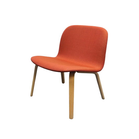 Muuto Visu Design Fauteuil | Lounge stoelen | Gestoffeerd | Oranje Rood