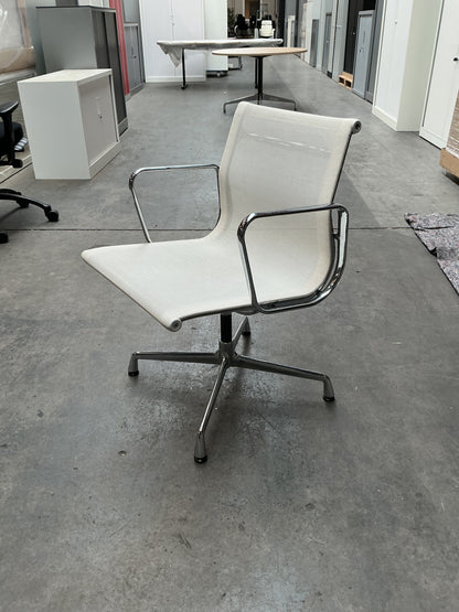 Vitra Set Vitra Segment Tafel + Vitra EA108 Vergaderstoelen