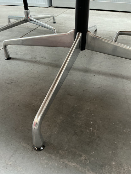 Vitra Set Vitra Segment Tafel + Vitra EA108 Vergaderstoelen