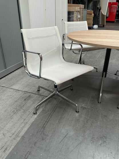 Vitra Set Vitra Segment Tafel + Vitra EA108 Vergaderstoelen
