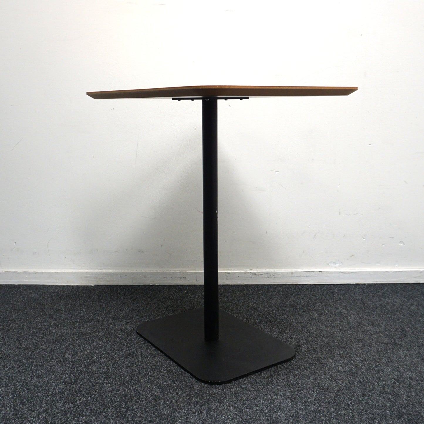 DeVorm MG3 Tafel | Side Table | Eiken / Zwart | 68 x 48 x 73 cm