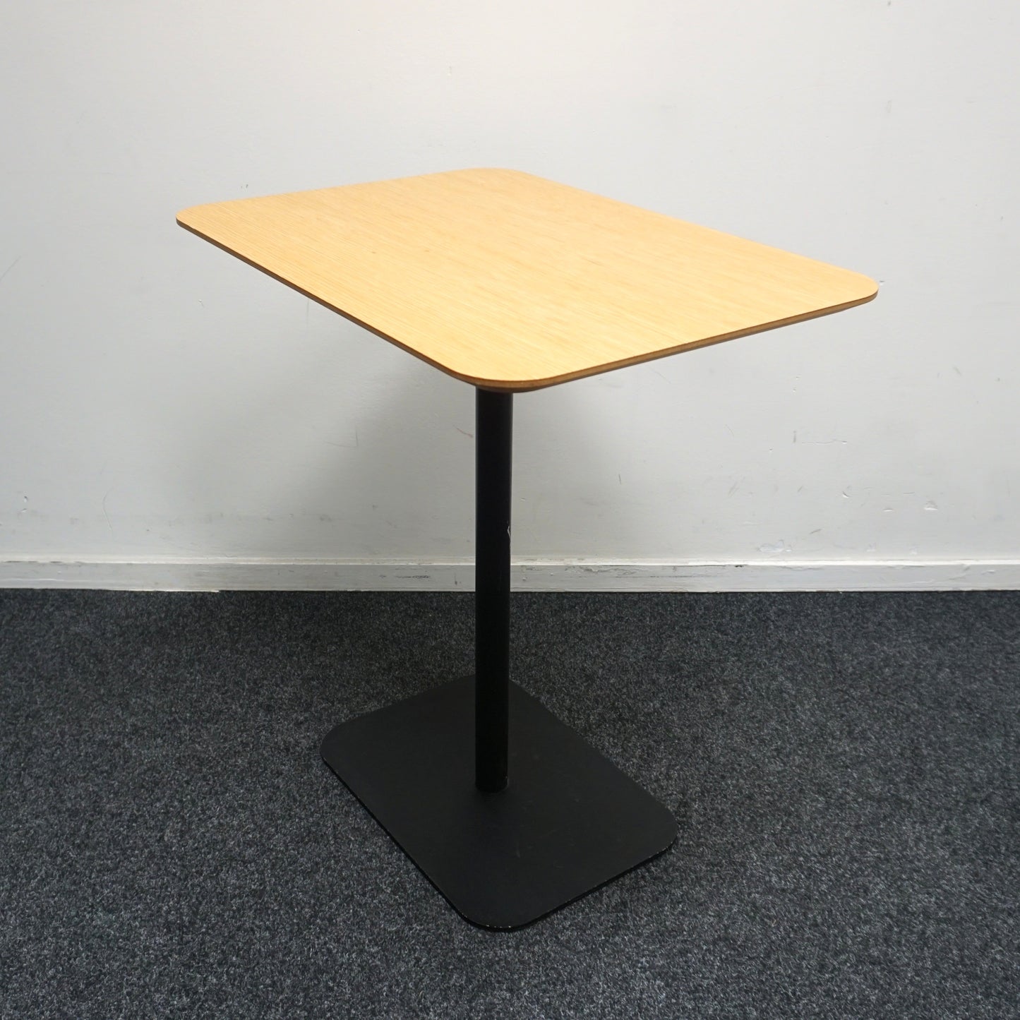 DeVorm MG3 Tafel | Side Table | Eiken / Zwart | 68 x 48 x 73 cm