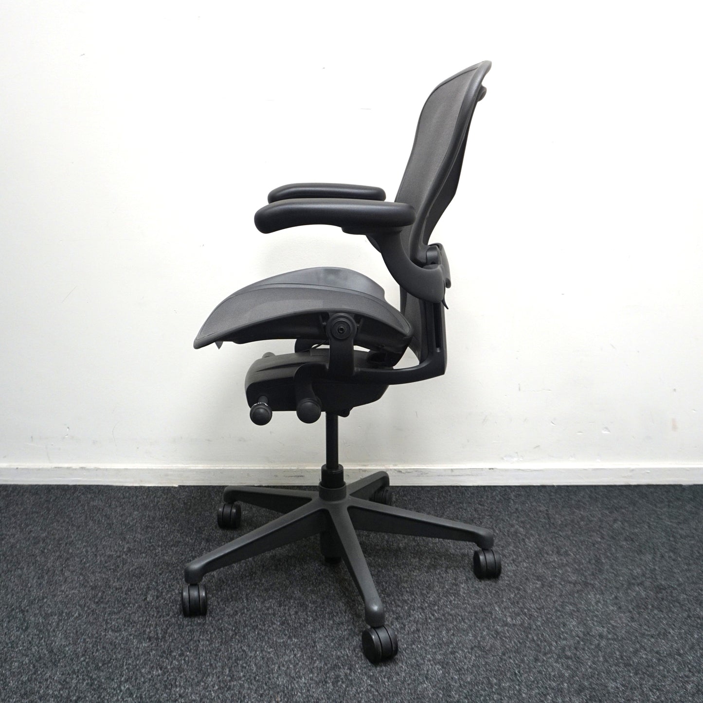Herman Miller Aeron B Remastered Bureaustoel | Antraciet
