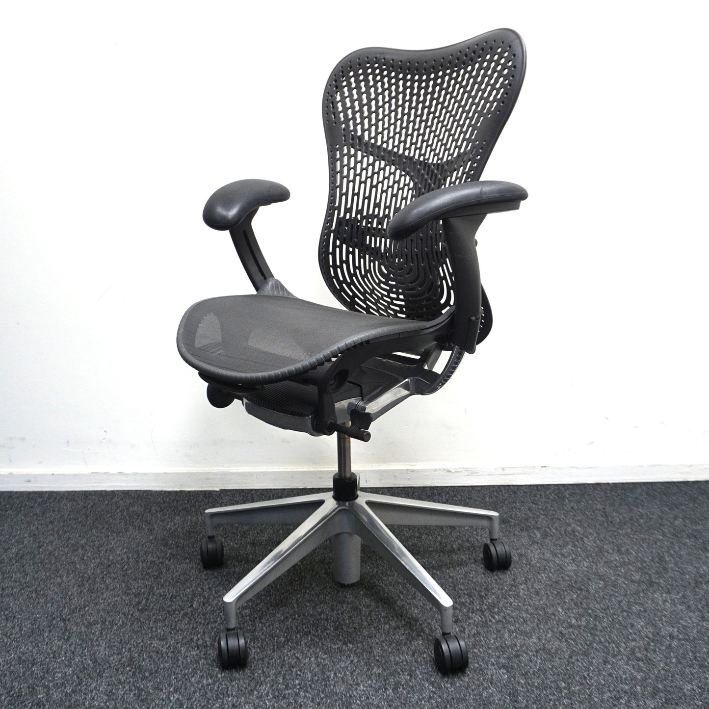 Herman Miller Mirra 2 Bureaustoel | Antraciet / Chroom