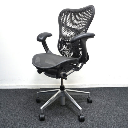 Herman Miller Mirra 2 Bureaustoel | Antraciet / Chroom