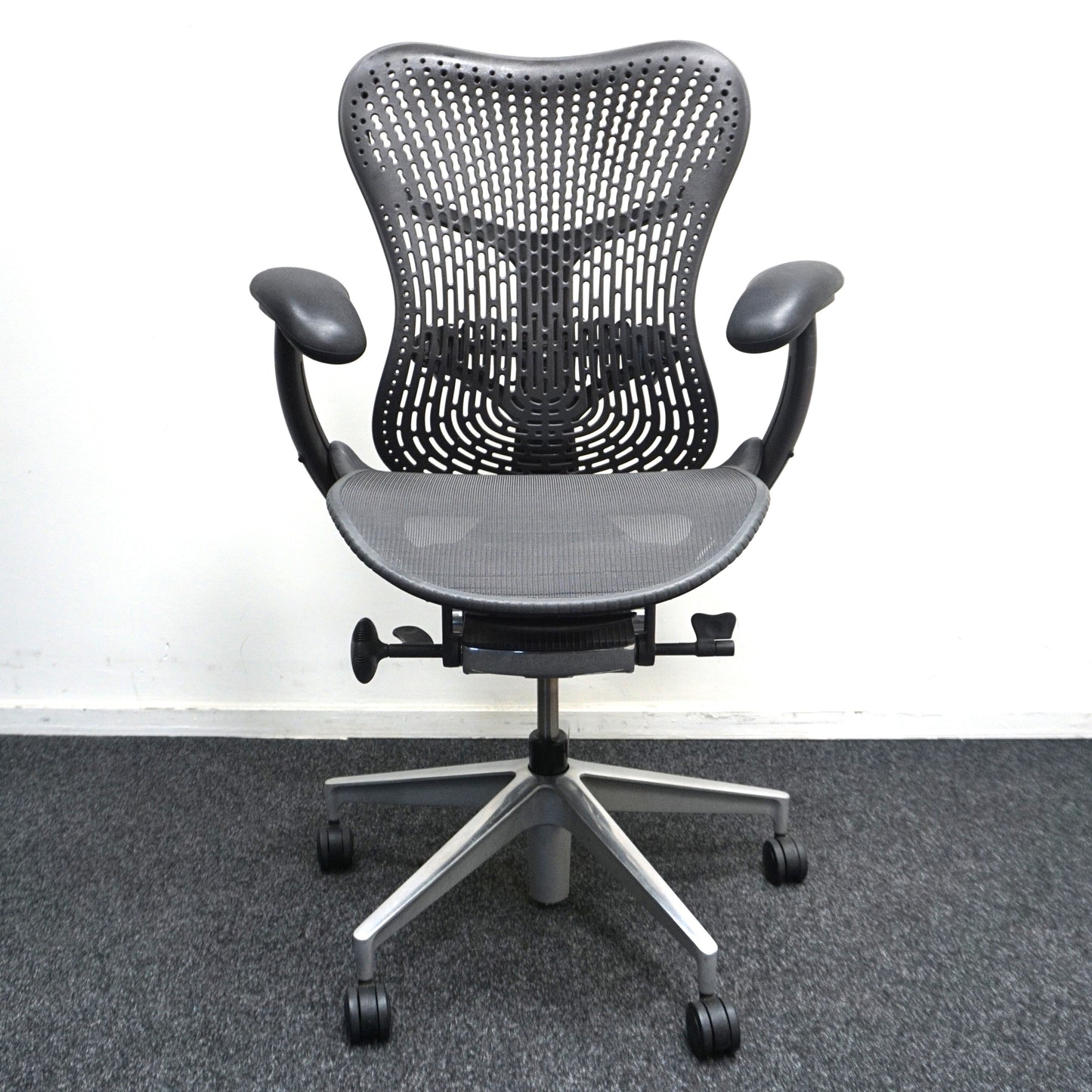 Herman Miller Mirra 2 Bureaustoel | Antraciet / Chroom