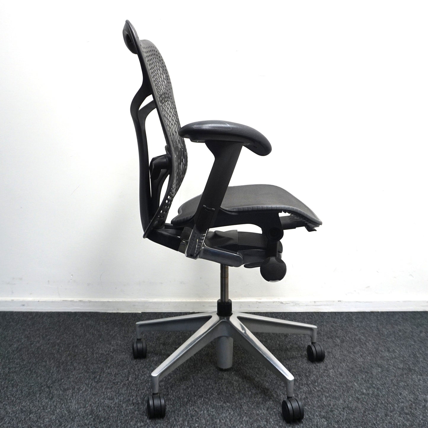Herman Miller Mirra 2 Bureaustoel | Antraciet / Chroom