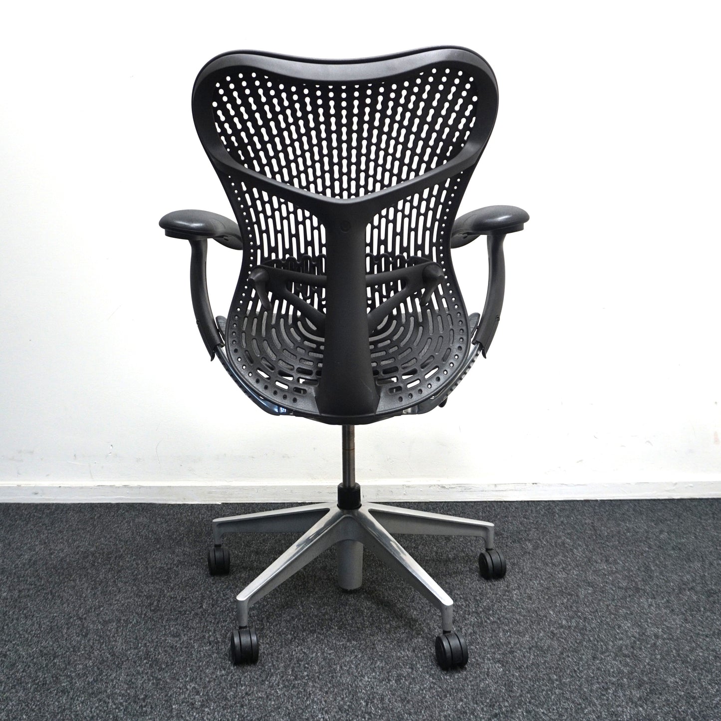Herman Miller Mirra 2 Bureaustoel | Antraciet / Chroom