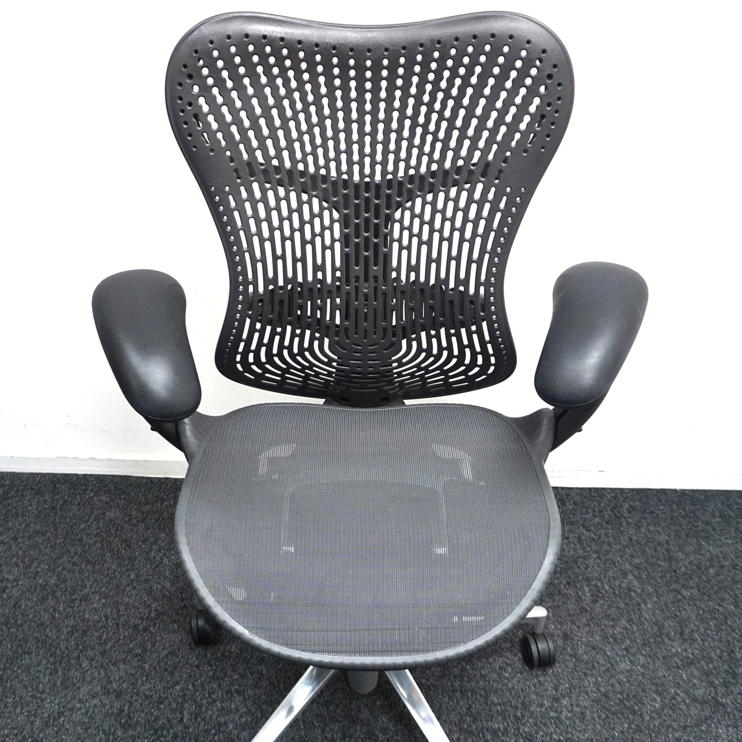 Herman Miller Mirra 2 Bureaustoel | Antraciet / Chroom
