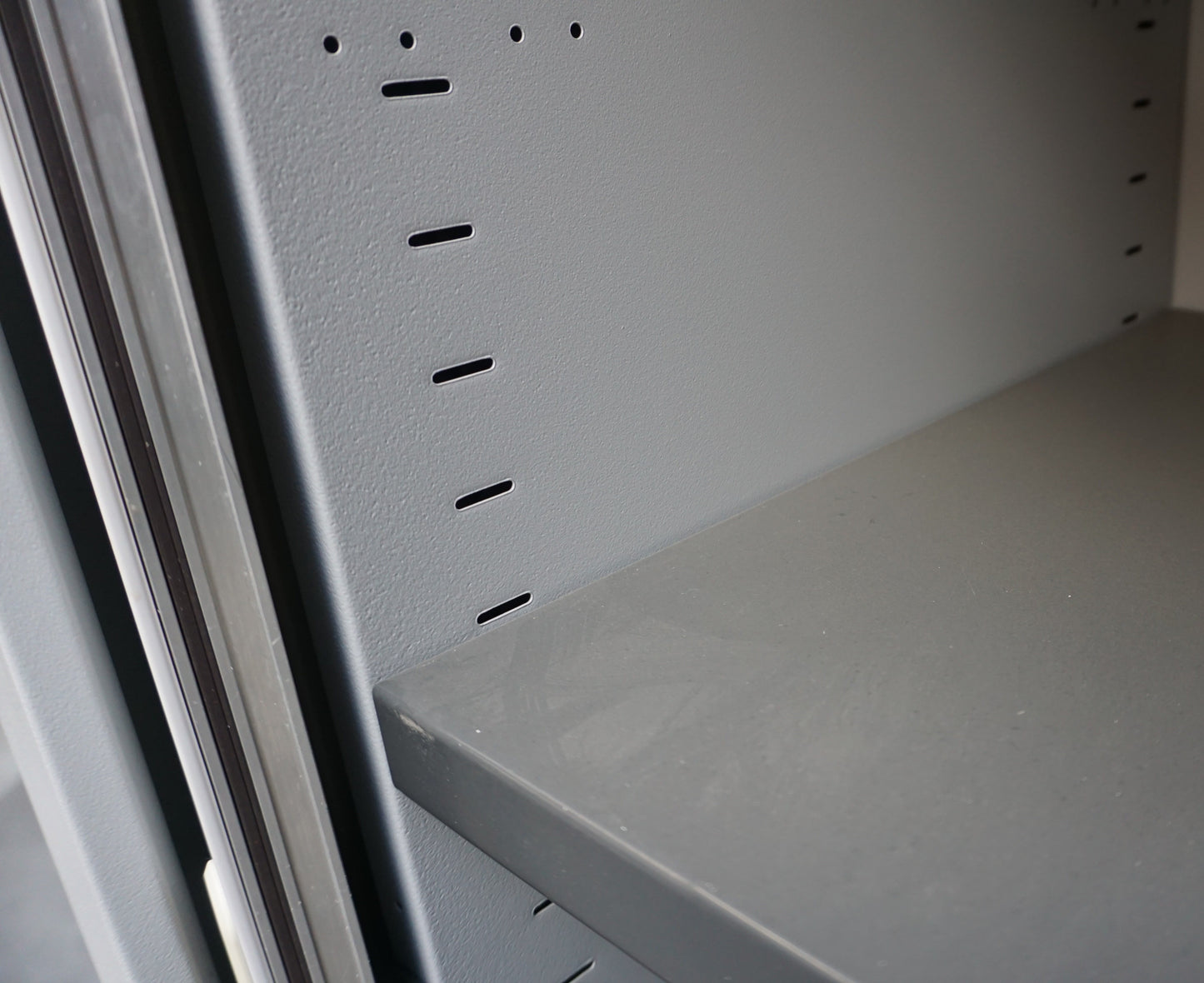Roldeurkast | Archiefkast | 198 x 80 x 45 cm | Lichtgrijs