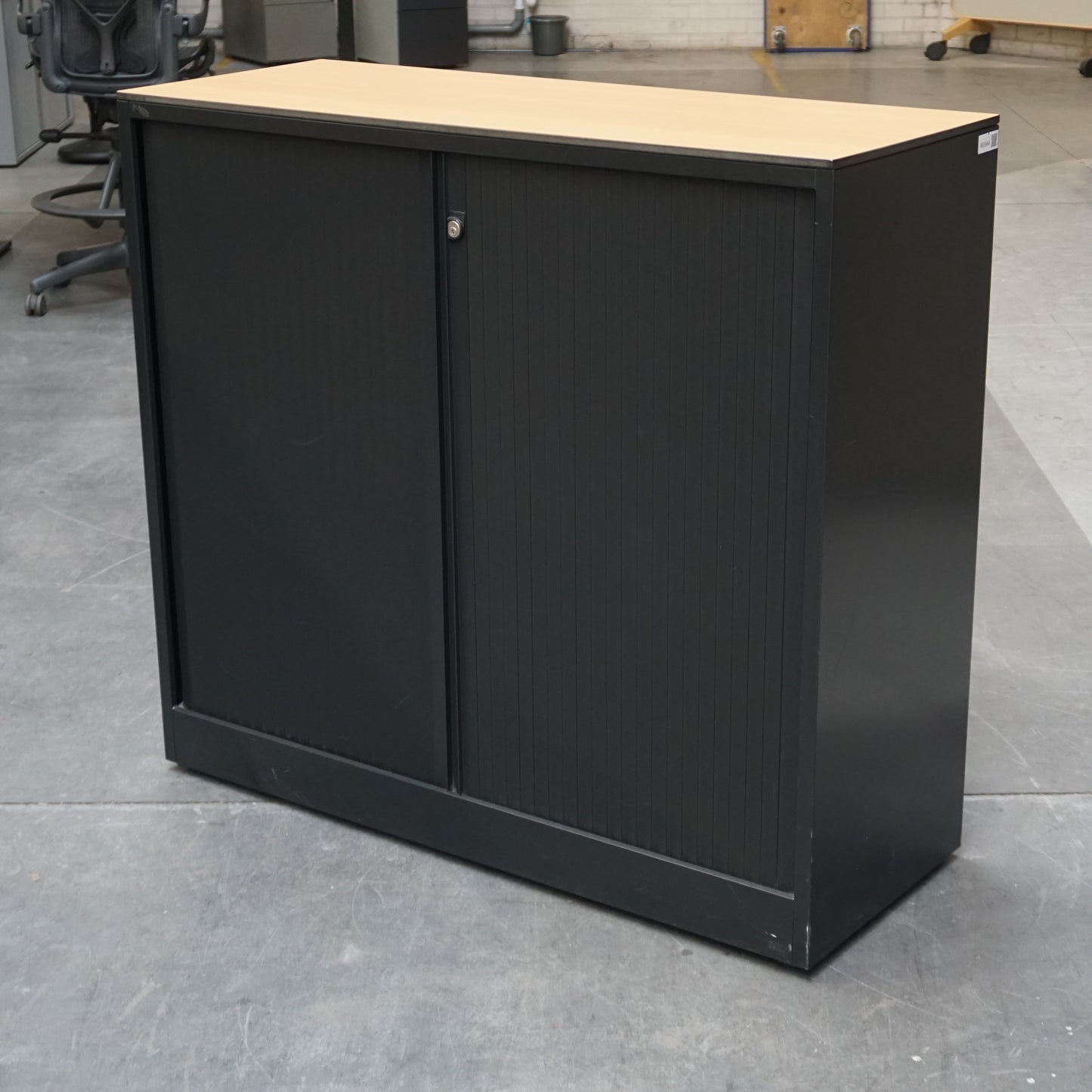 Ahrend Roldeurkast | Archiefkast | 110 x 120 x 45 cm | Zwart | Geribbelde deuren