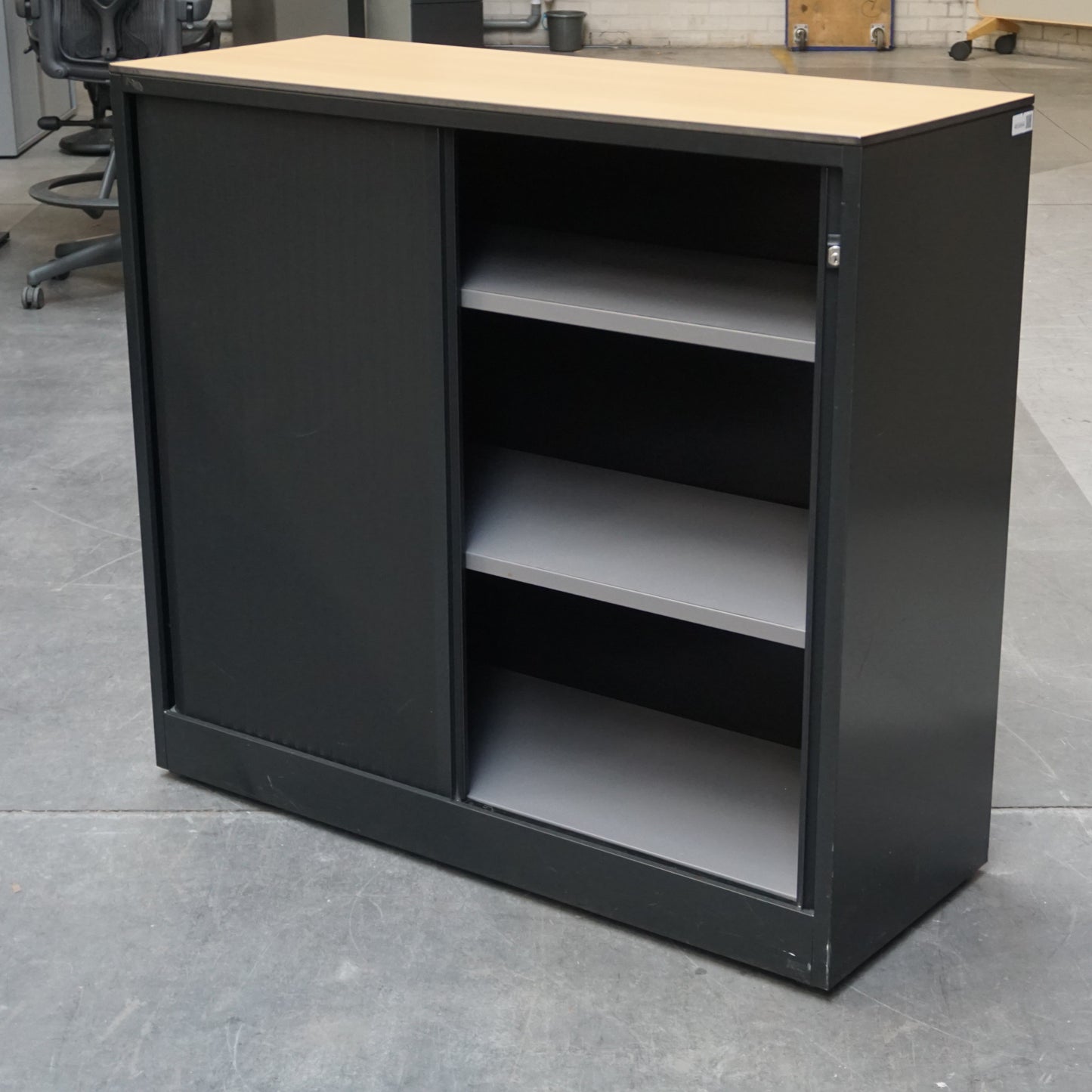 Ahrend Roldeurkast | Archiefkast | 110 x 120 x 45 cm | Zwart | Geribbelde deuren