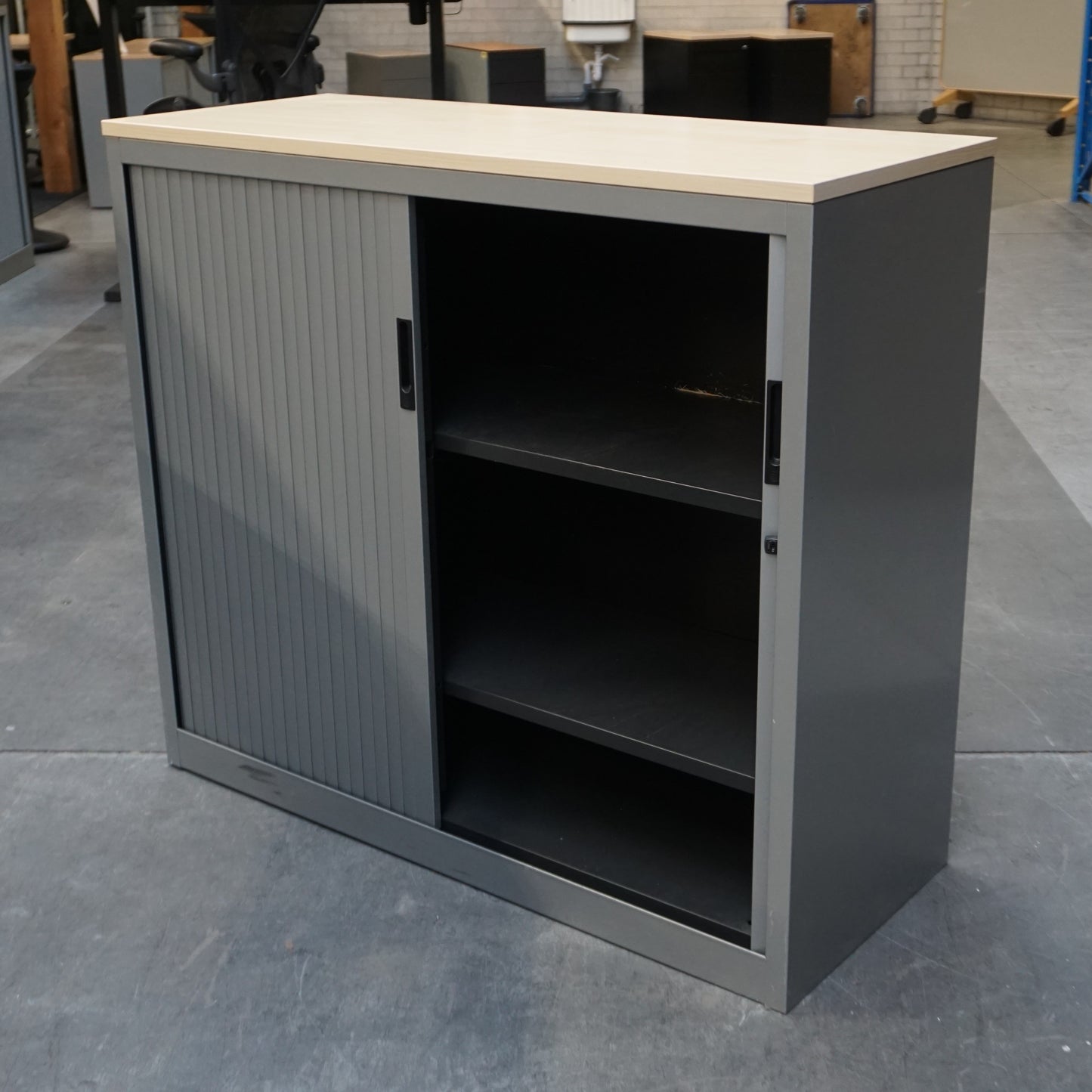Aspa Roldeurkast | Archiefkast | 106 x 120 x 46 cm | Grijs / Ahorn blad