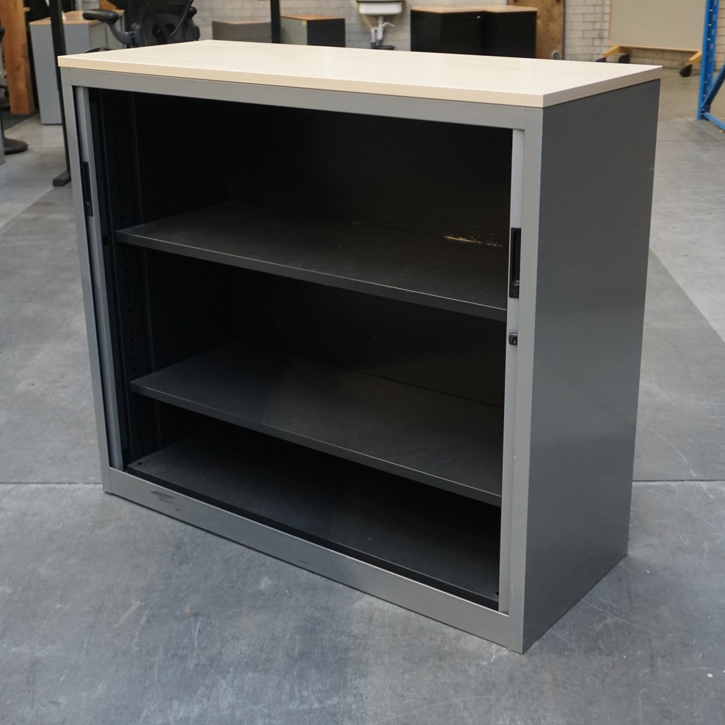 Aspa Roldeurkast | Archiefkast | 106 x 120 x 46 cm | Grijs / Ahorn blad