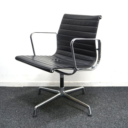 Vitra Eames EA 108 Design Vergaderstoel | Zwart Leer | Chroom