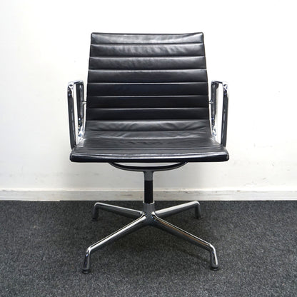Vitra Eames EA 108 Design Vergaderstoel | Zwart Leer | Chroom