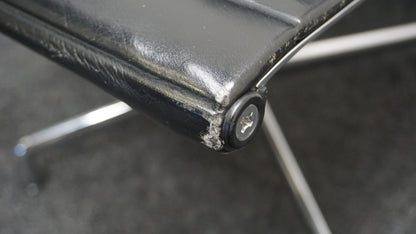 Vitra Eames EA 108 Design Vergaderstoel | Zwart Leer | Chroom